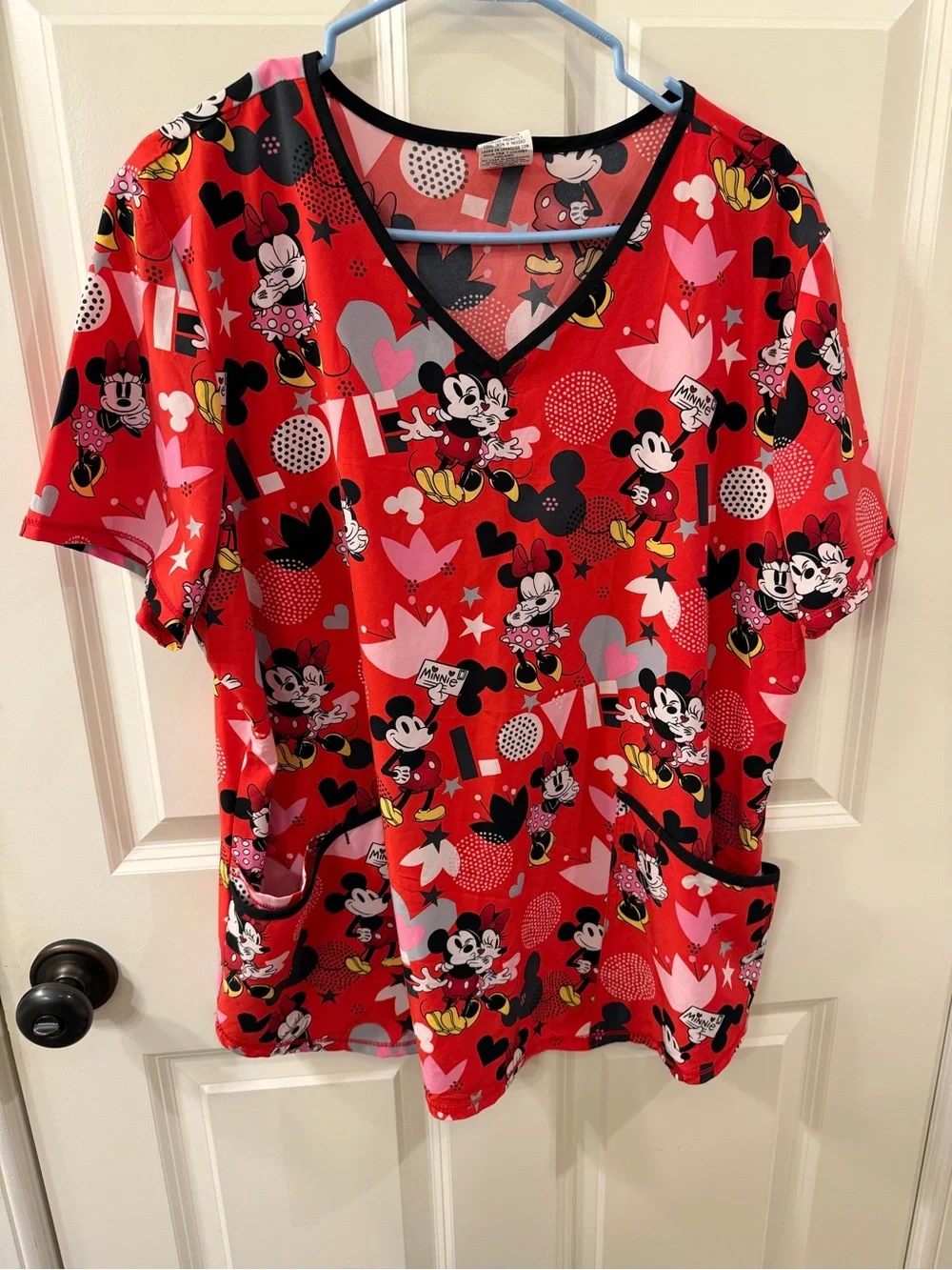 Disney Red Mickey & Minnie Print V-Neck Top/Scrubs Size XL - Picture 2 of 6